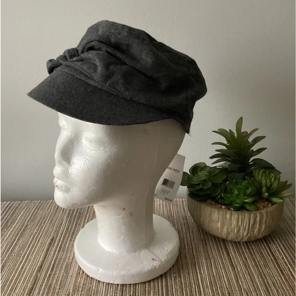 NWT Y2K Grey Capped Brim Bratz Hat Nine West OS - Picture 2 of 4